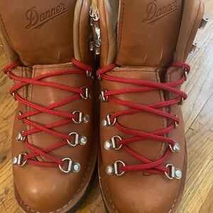 Danner Mountain Light Cascade with Gortex. Men’s US 9